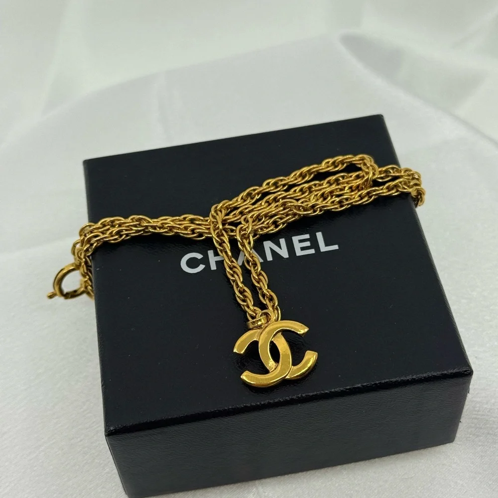 Vintage Chanel Small Gold CC Chain Pendant Necklace